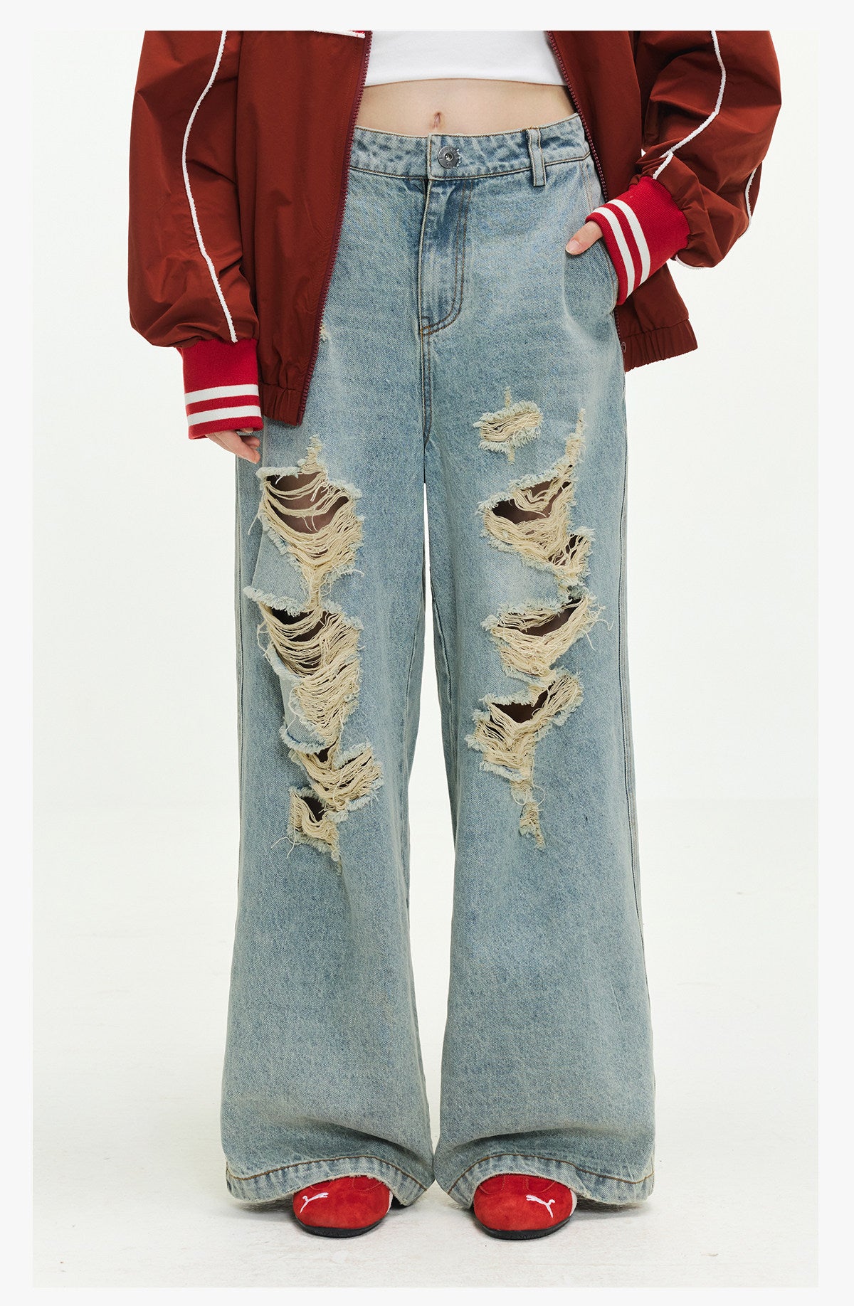 Jean femme oversize délavé à déchirures, coupe large et longue style streetwear tendance